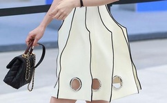 变成黑皮肤和朋友做了